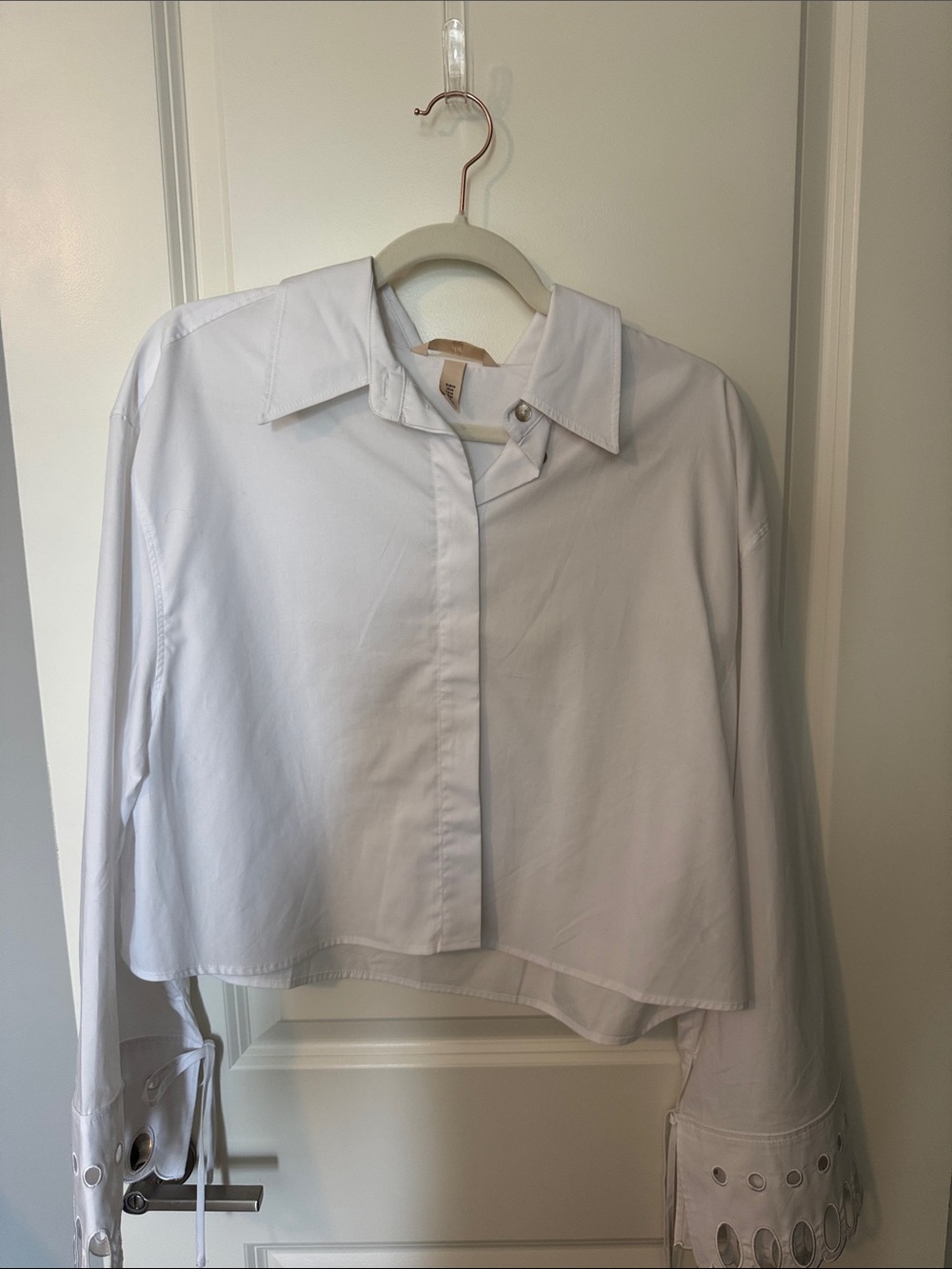 H&M White Cropped Button-Front Shirt with Grommet Cuffs